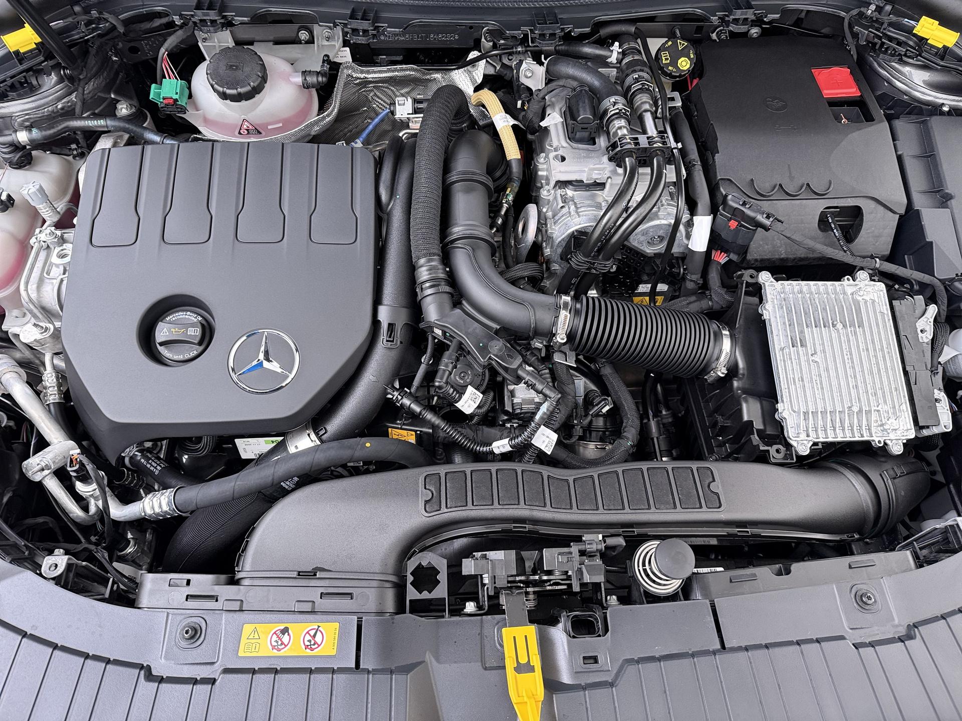 Mercedes-Benz GLA 250 e Business Solution AMG 16