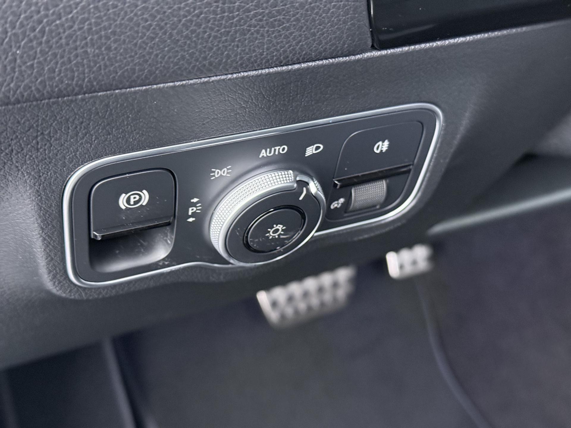 Mercedes-Benz GLA 250 e Business Solution AMG 21