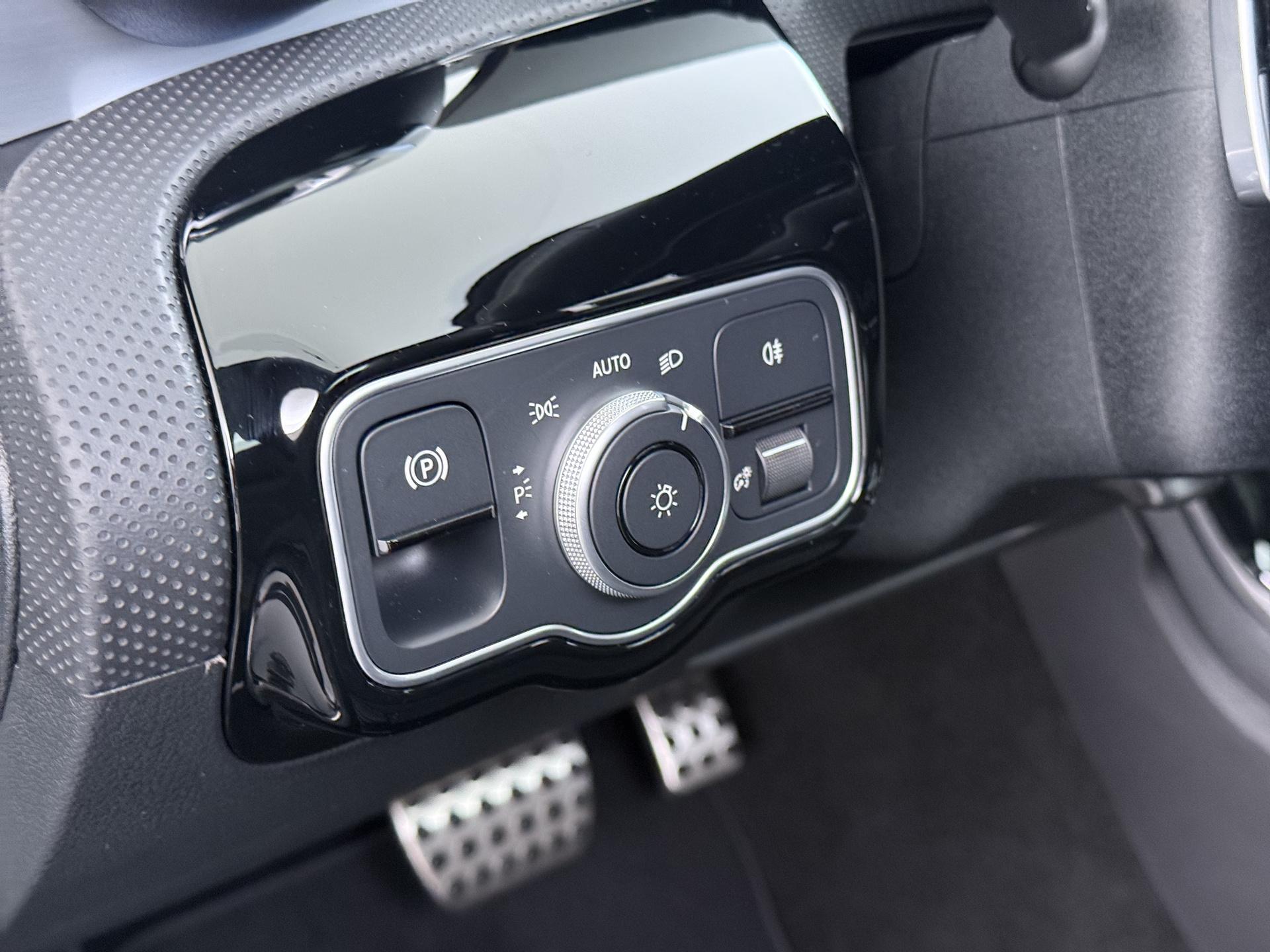 Mercedes-Benz CLA-Klasse Shooting Brake 250 e Business Solution AMG 21