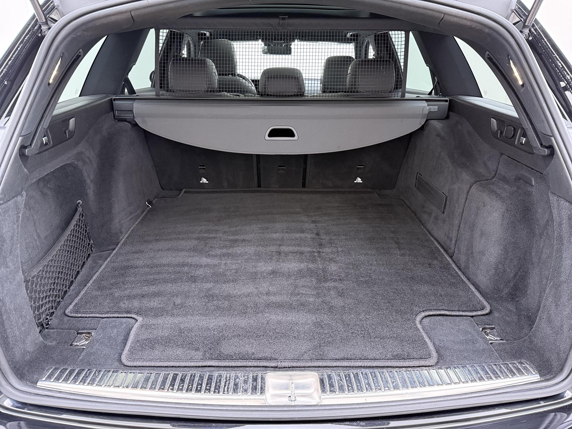 Mercedes-Benz E-klasse Estate 300 d 4MATIC AMG Line 17