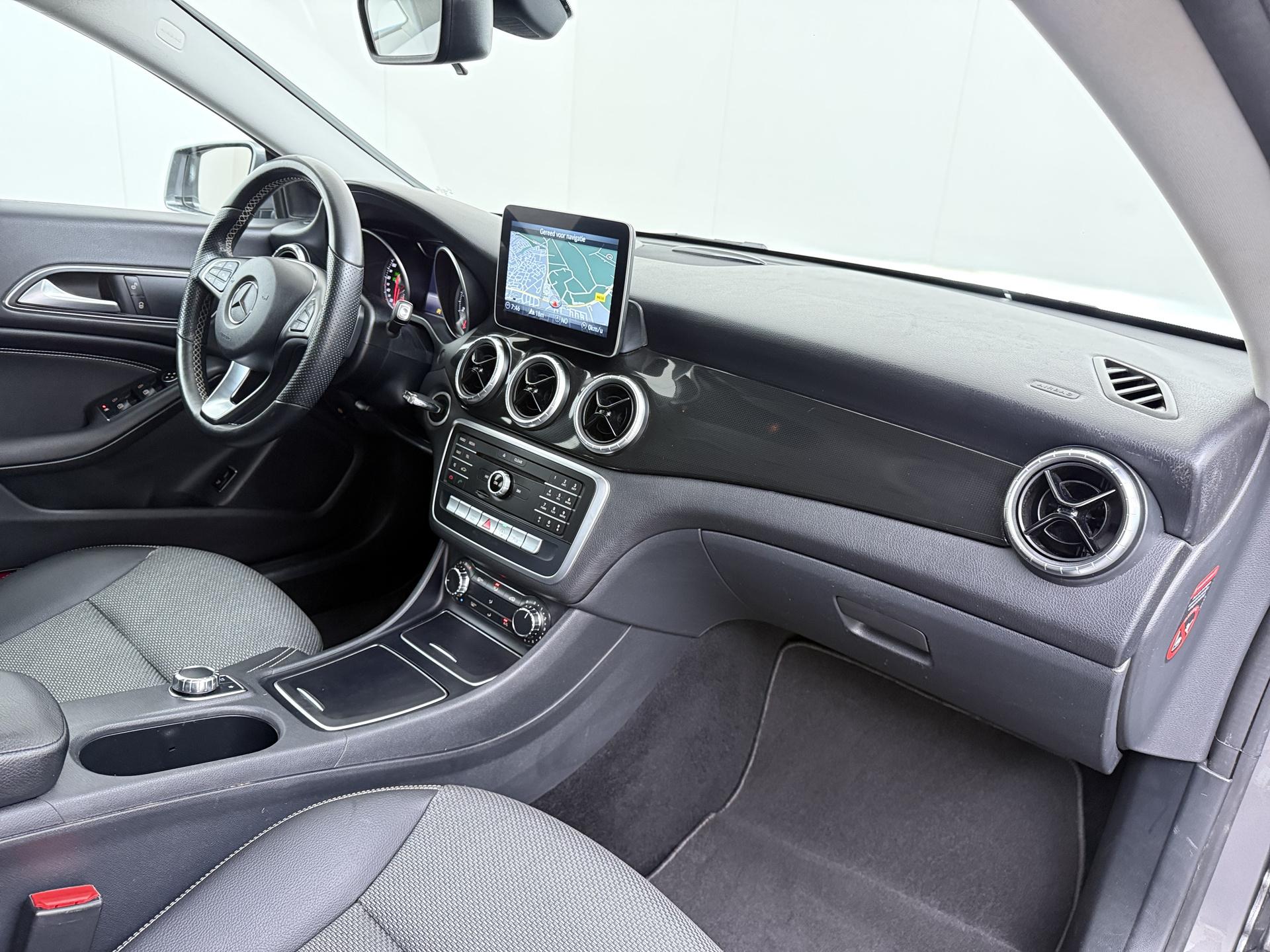 Mercedes-Benz CLA-klasse 180 Ambition 32