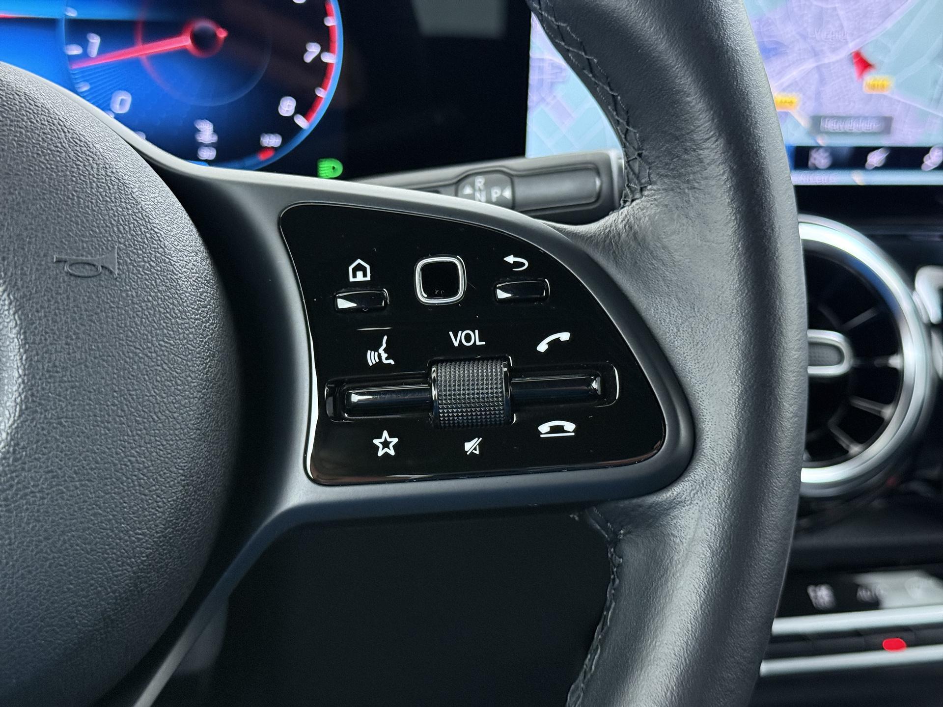 Mercedes-Benz GLB 200 Style Plus Business Solution 31