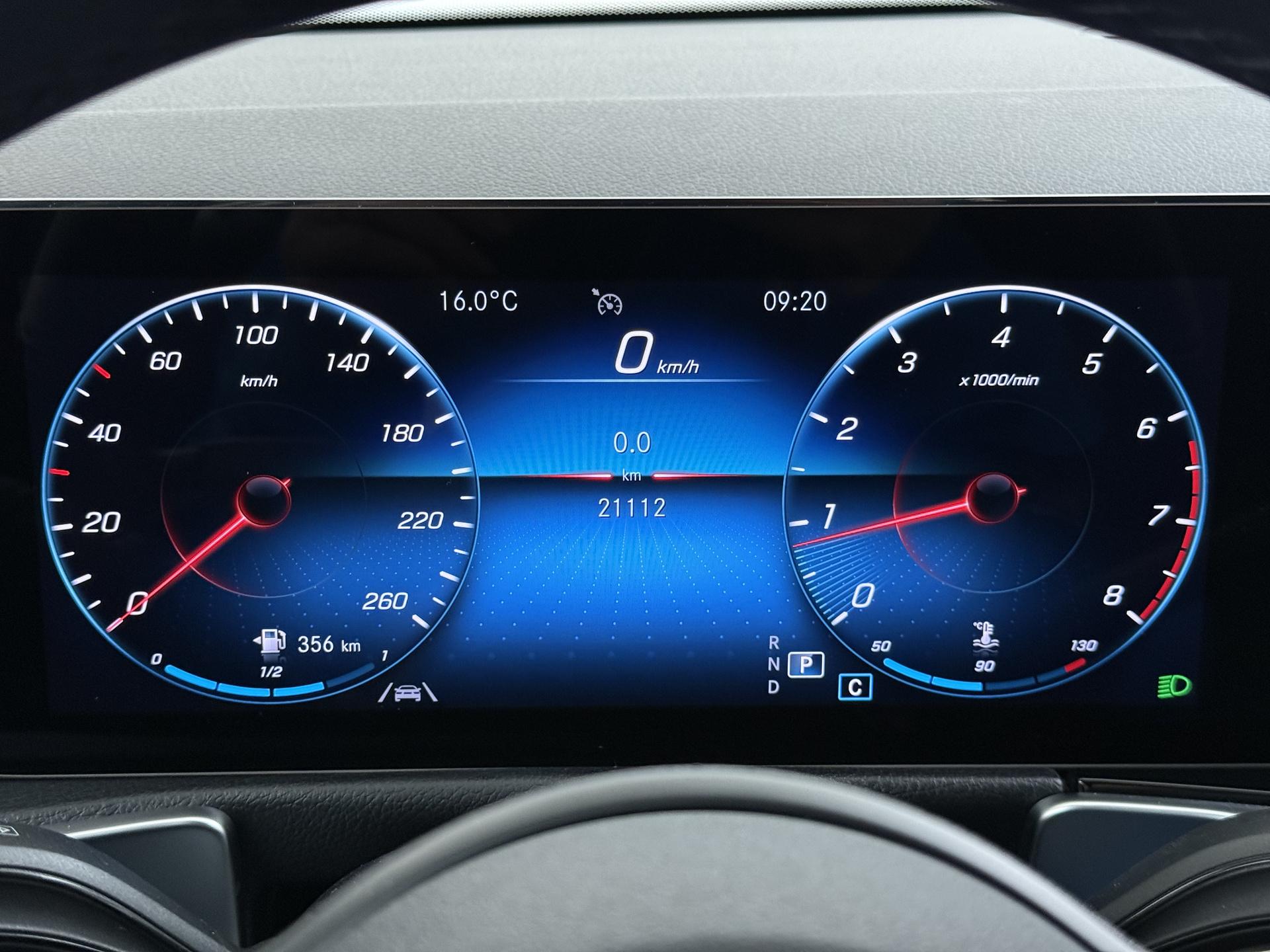 Mercedes-Benz GLB 200 Style Plus Business Solution 32