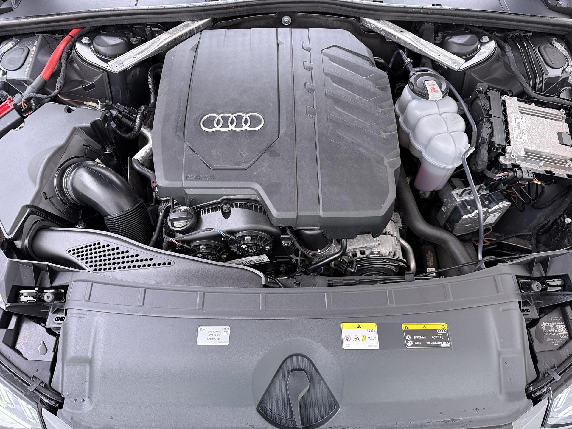 Audi A4 Avant 40 TFSI S- Line 2.0 TFSi 204 PK Competition 17