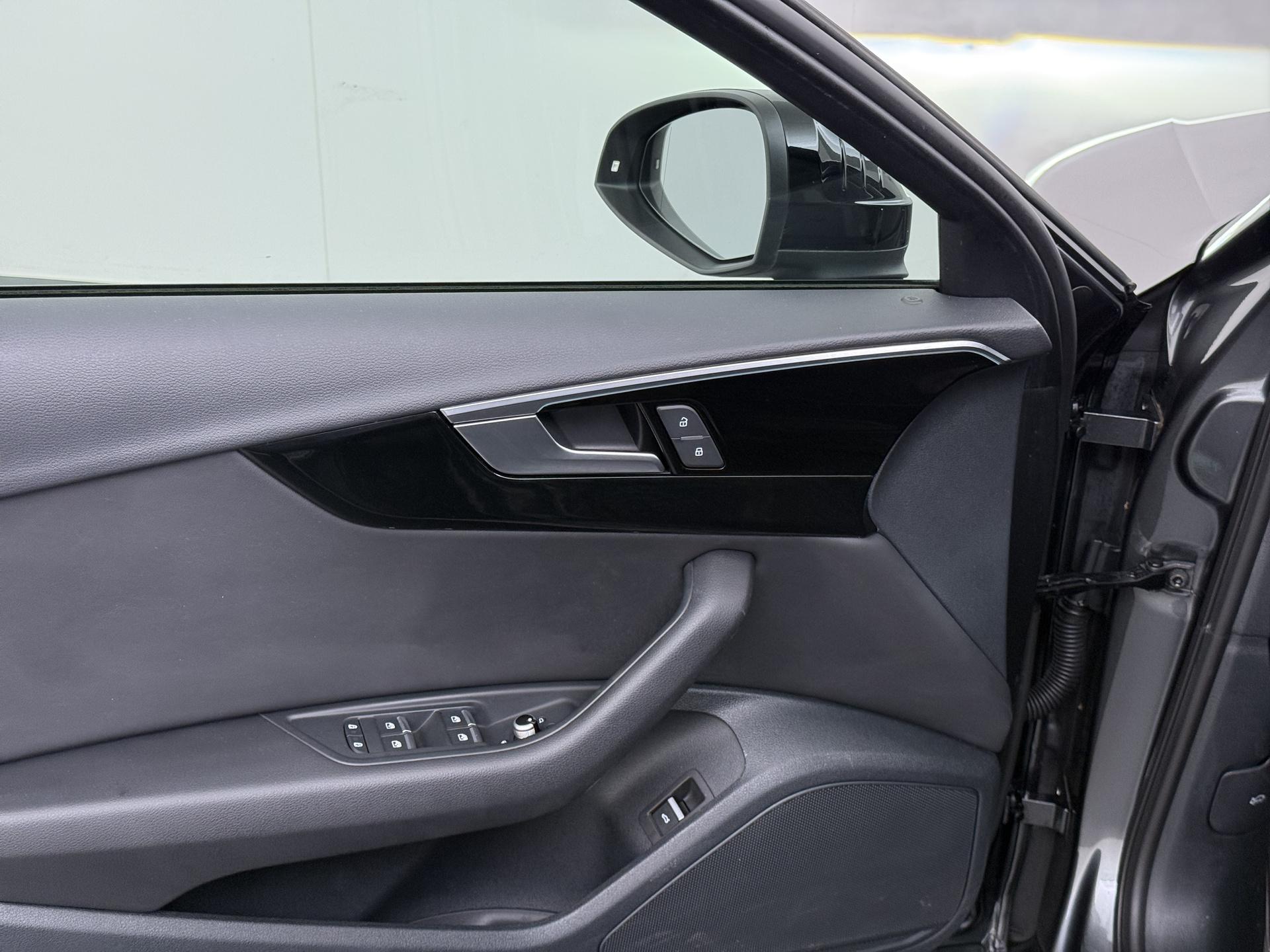 Audi A4 Avant 40 TFSI S- Line 2.0 TFSi 204 PK Competition 18