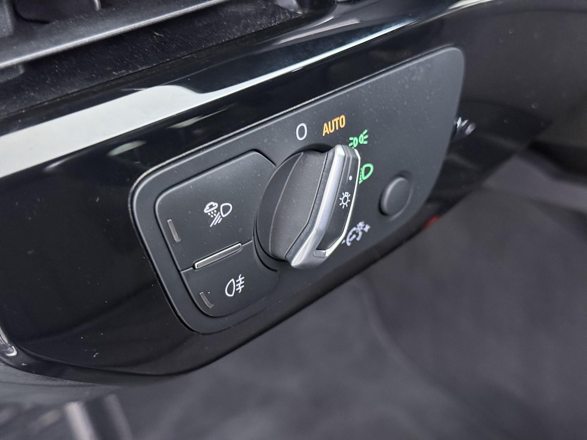 Audi A4 Avant 40 TFSI S- Line 2.0 TFSi 204 PK Competition 19