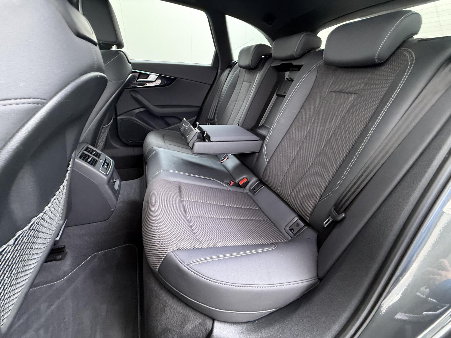 Audi A4 Avant 40 TFSI S- Line 2.0 TFSi 204 PK Competition 21