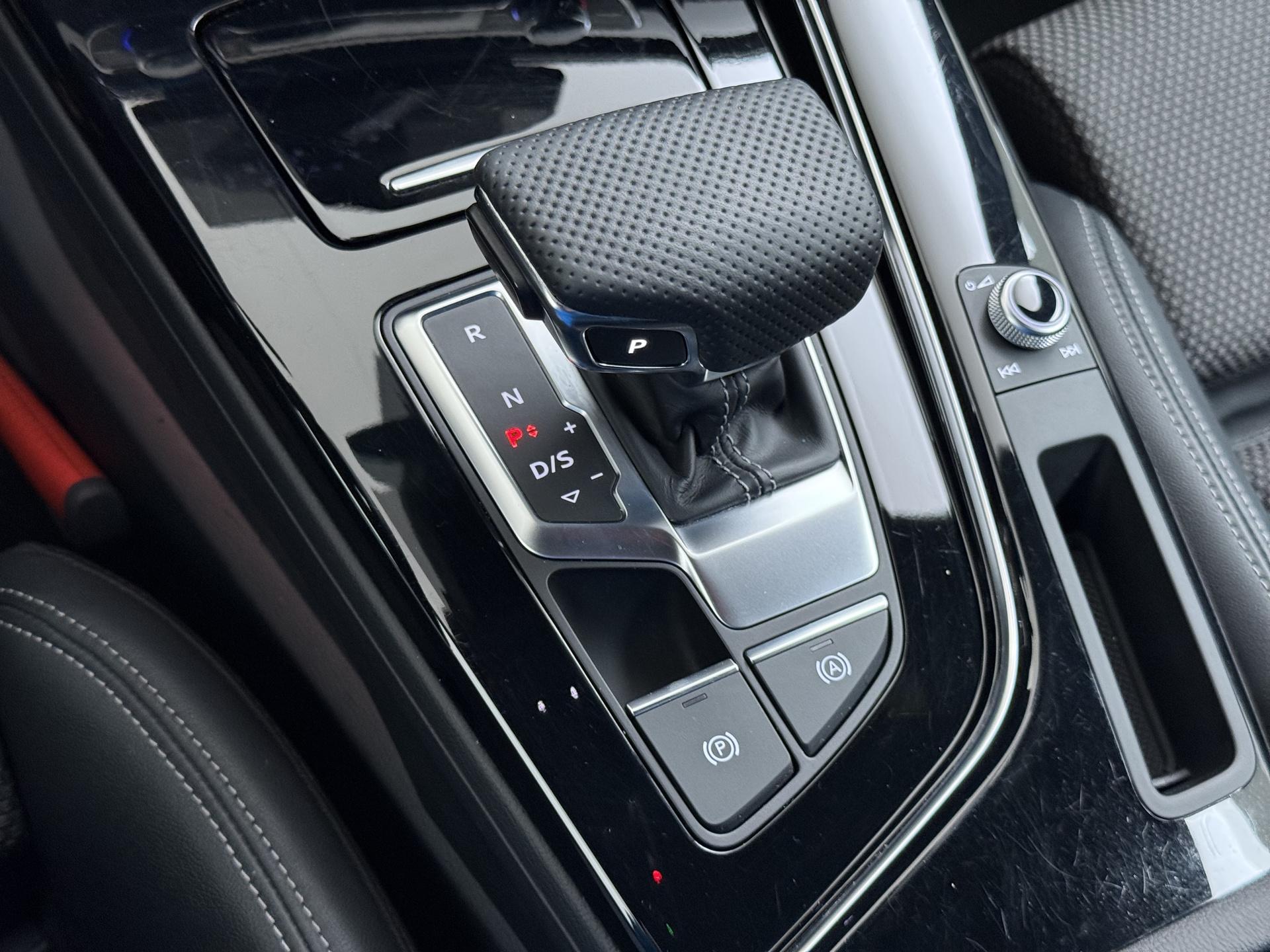 Audi A4 Avant 40 TFSI S- Line 2.0 TFSi 204 PK Competition 32