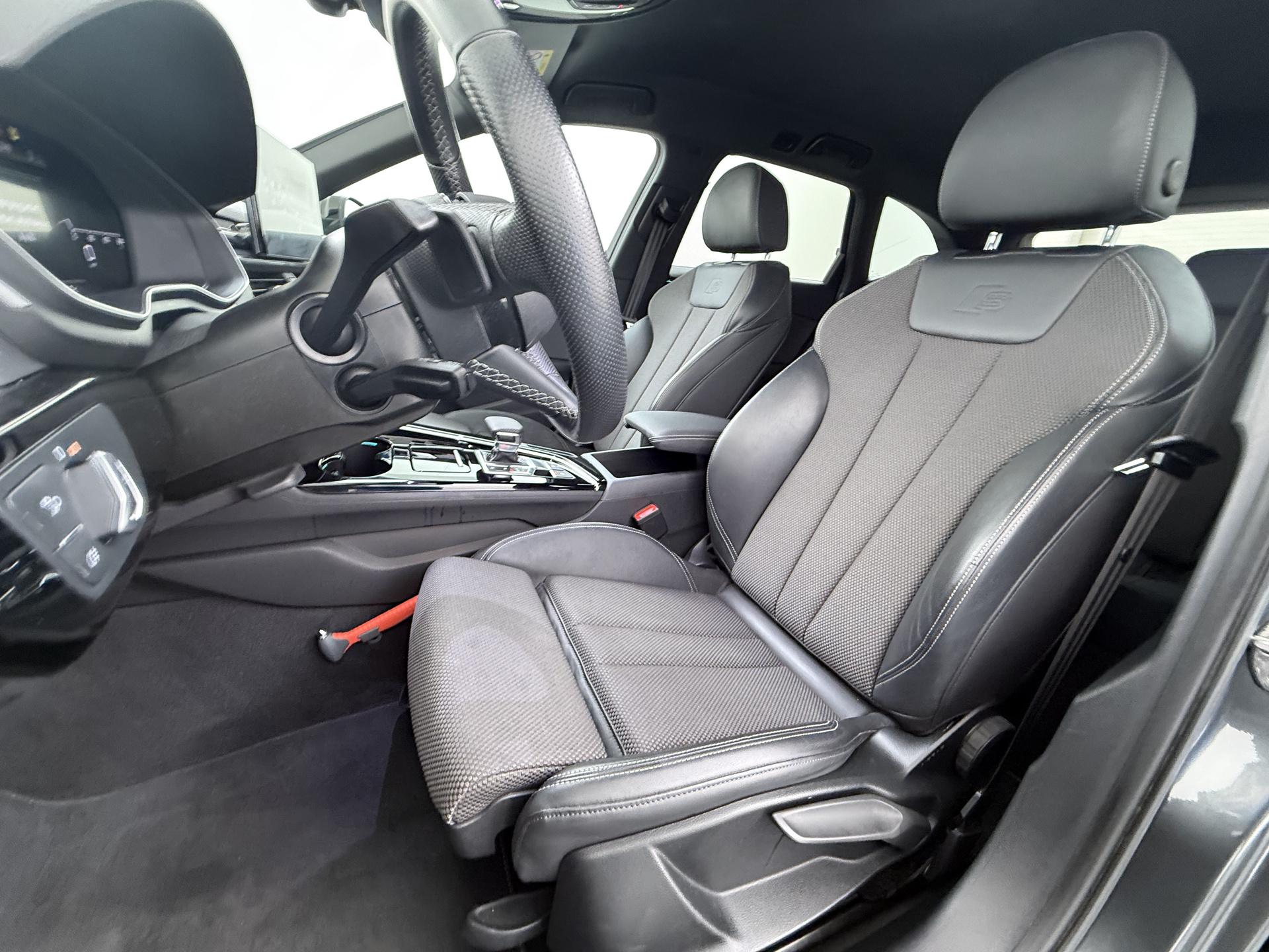 Audi A4 Avant 40 TFSI S- Line 2.0 TFSi 204 PK Competition 6