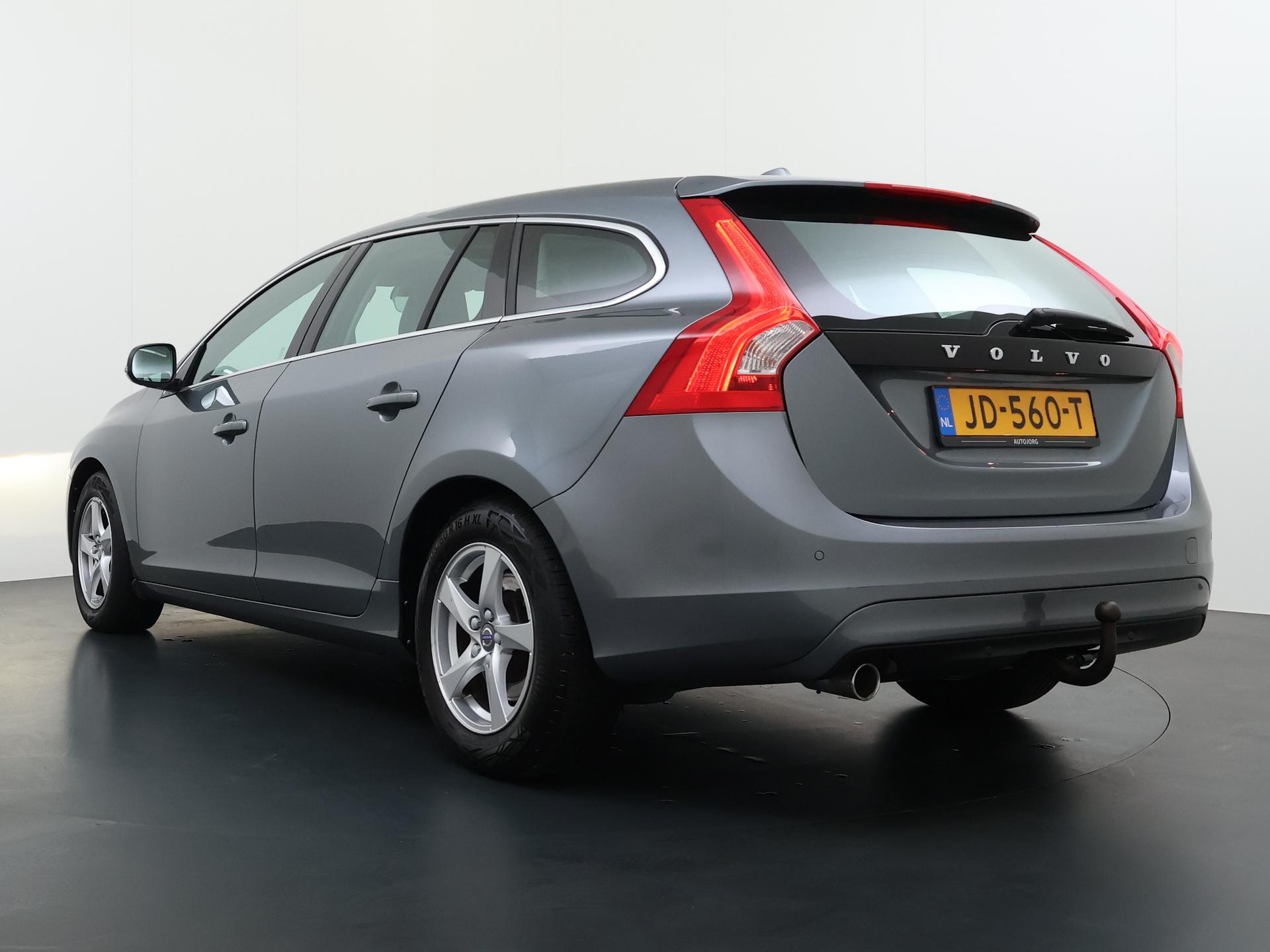 Volvo V60 2.0 D2 Momentum Business 1