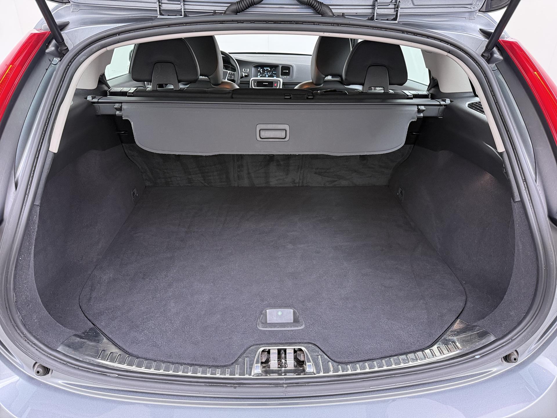 Volvo V60 2.0 D2 Momentum Business 16