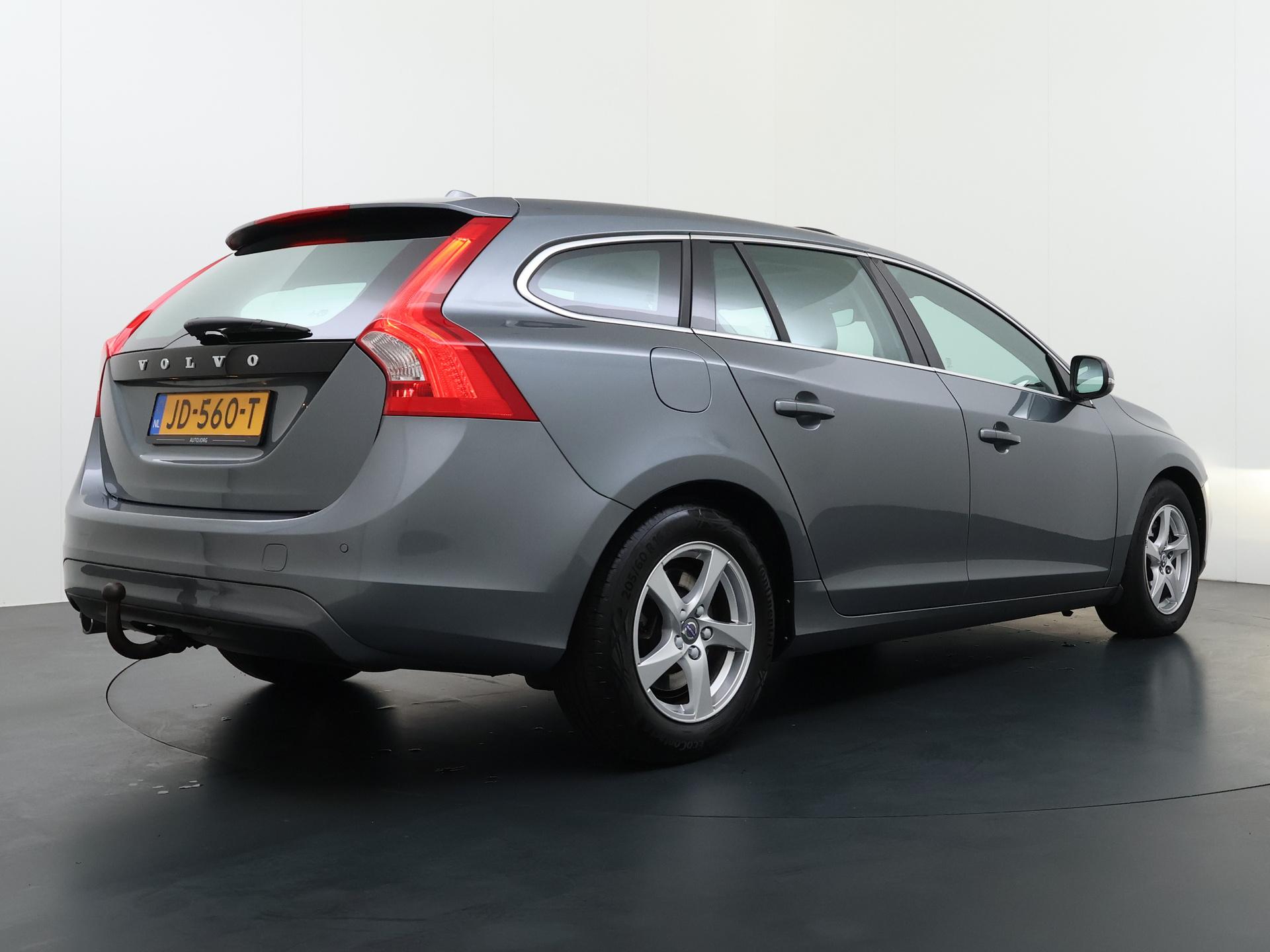 Volvo V60 2.0 D2 Momentum Business 2
