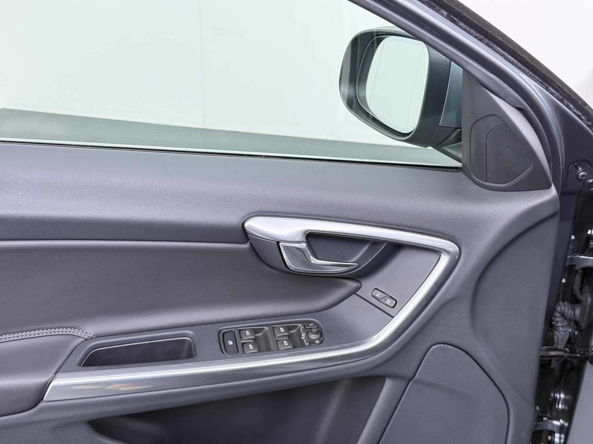 Volvo V60 2.0 D2 Momentum Business 20