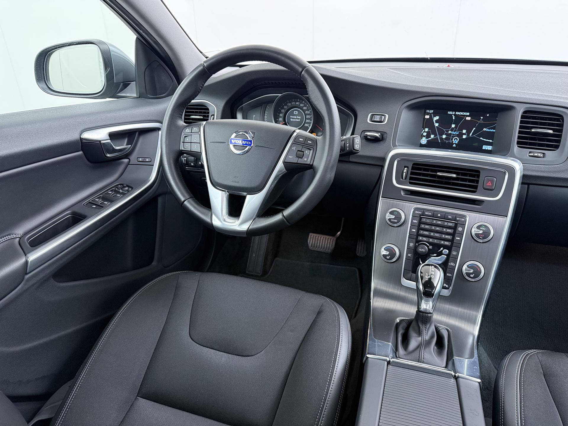 Volvo V60 2.0 D2 Momentum Business 24