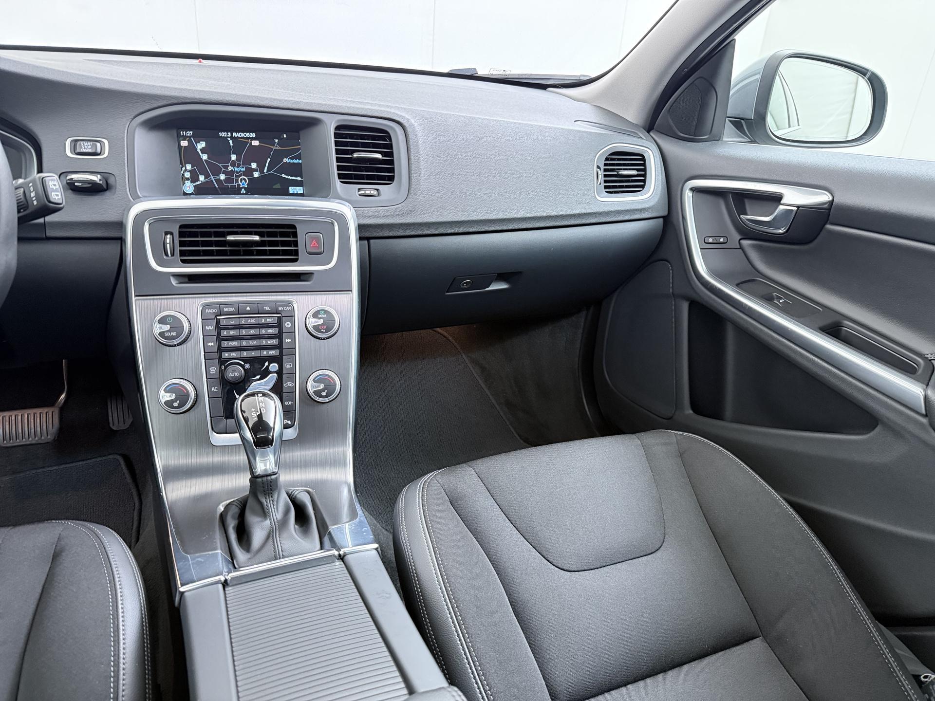 Volvo V60 2.0 D2 Momentum Business 25