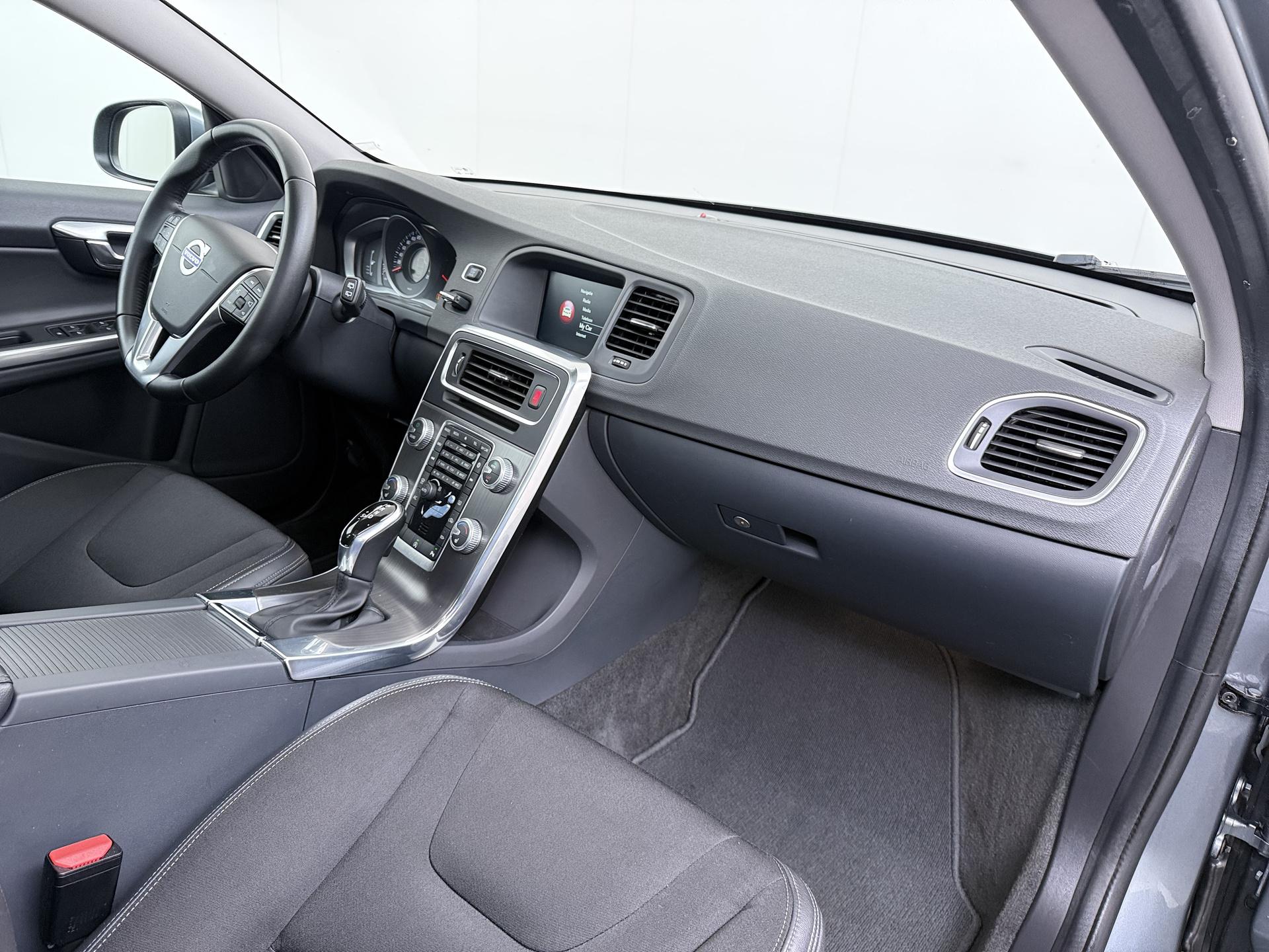 Volvo V60 2.0 D2 Momentum Business 34