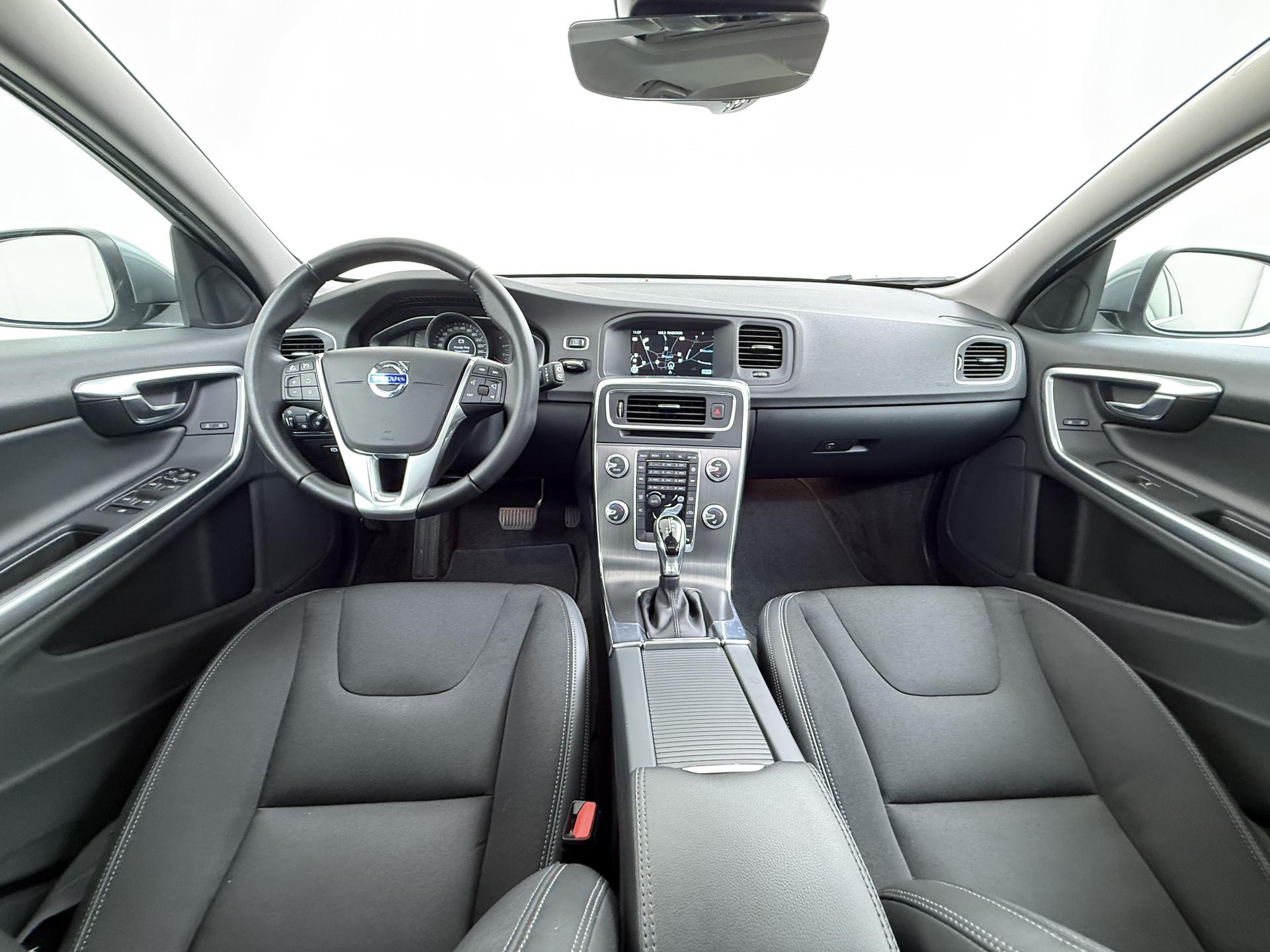 Volvo V60 2.0 D2 Momentum Business 4