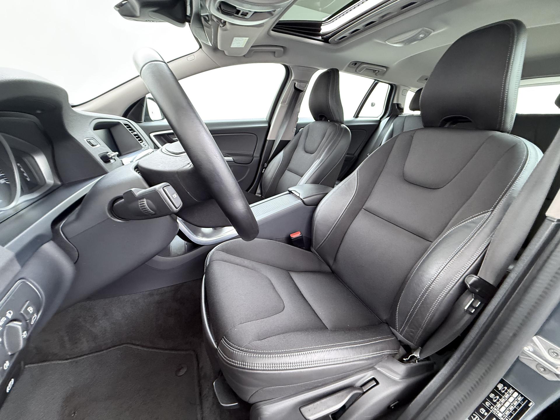 Volvo V60 2.0 D2 Momentum Business 6