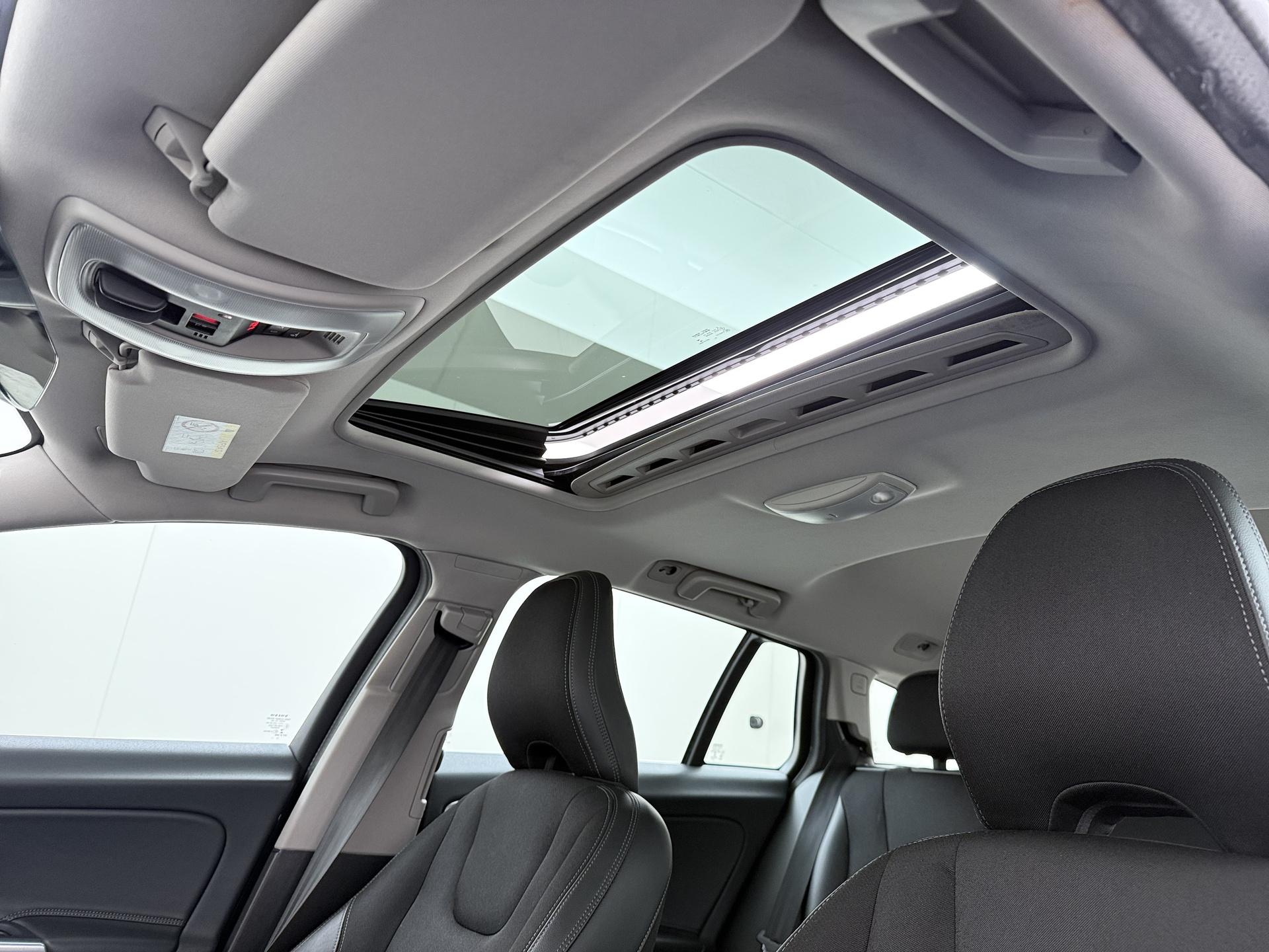 Volvo V60 2.0 D2 Momentum Business 7