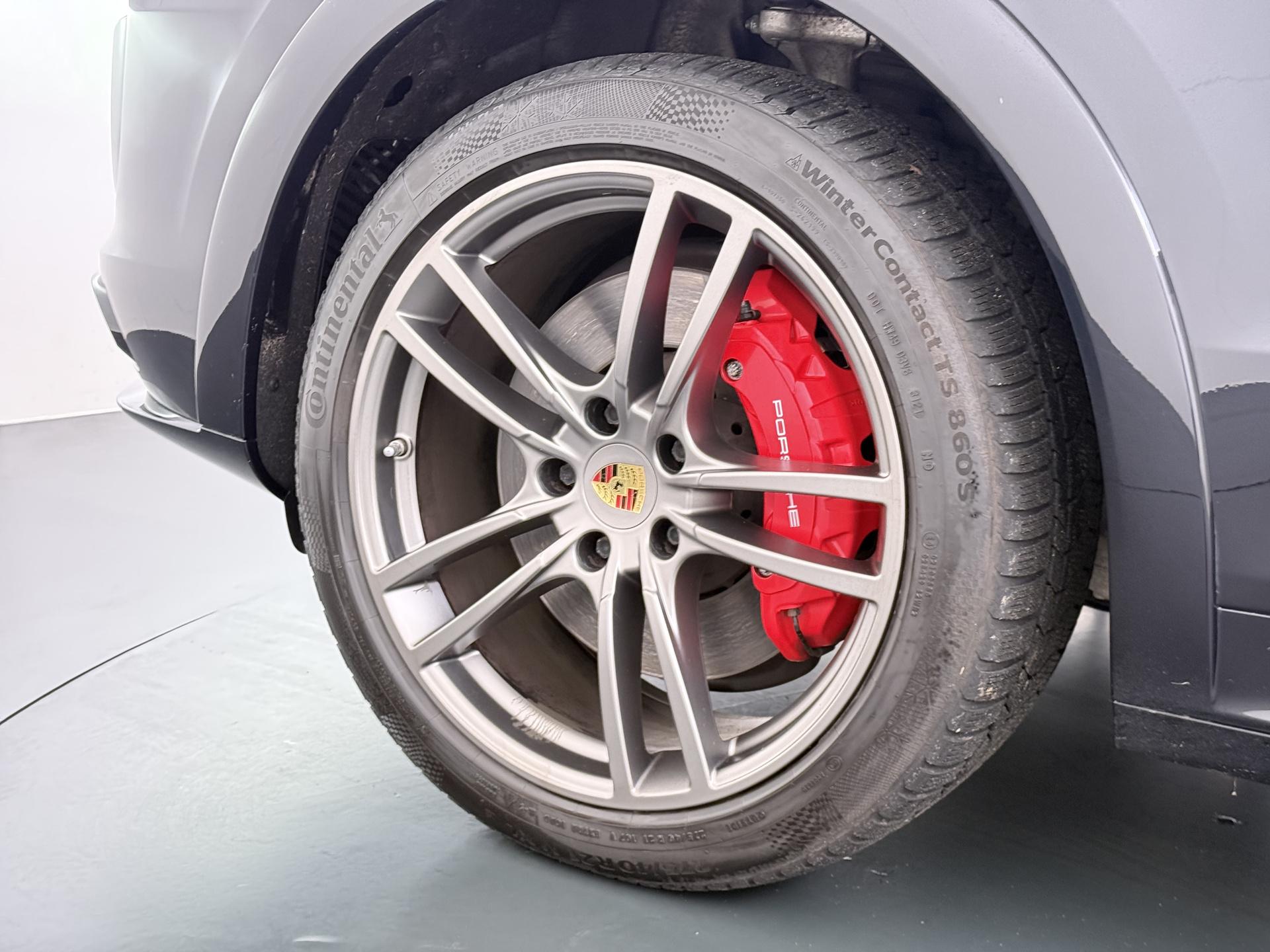 Porsche Cayenne 4.0 GTS 16