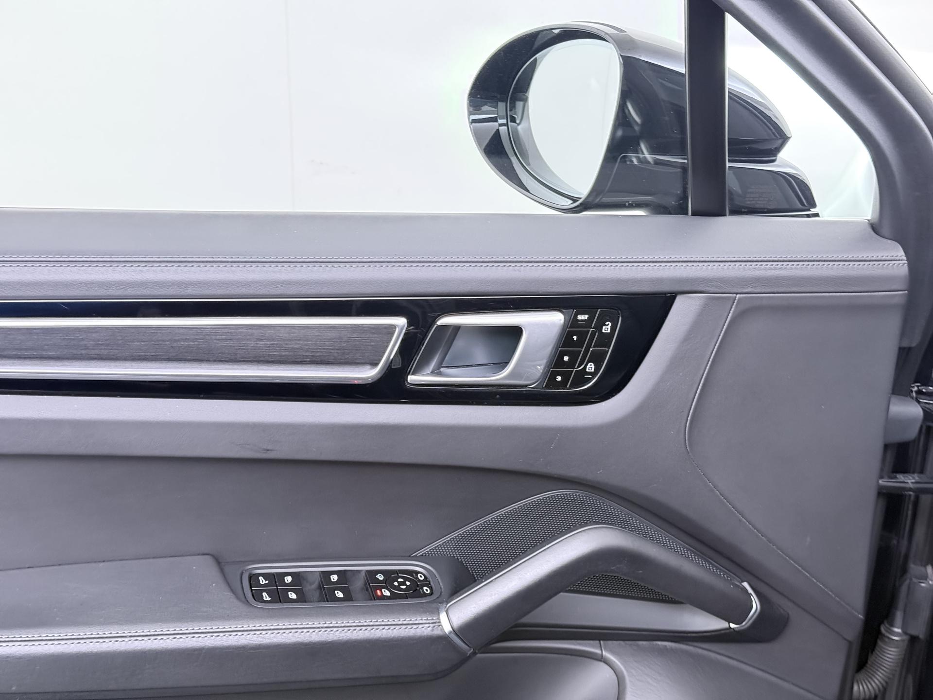 Porsche Cayenne 4.0 GTS 18