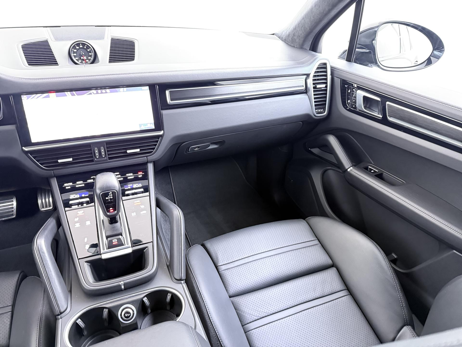 Porsche Cayenne 4.0 GTS 24