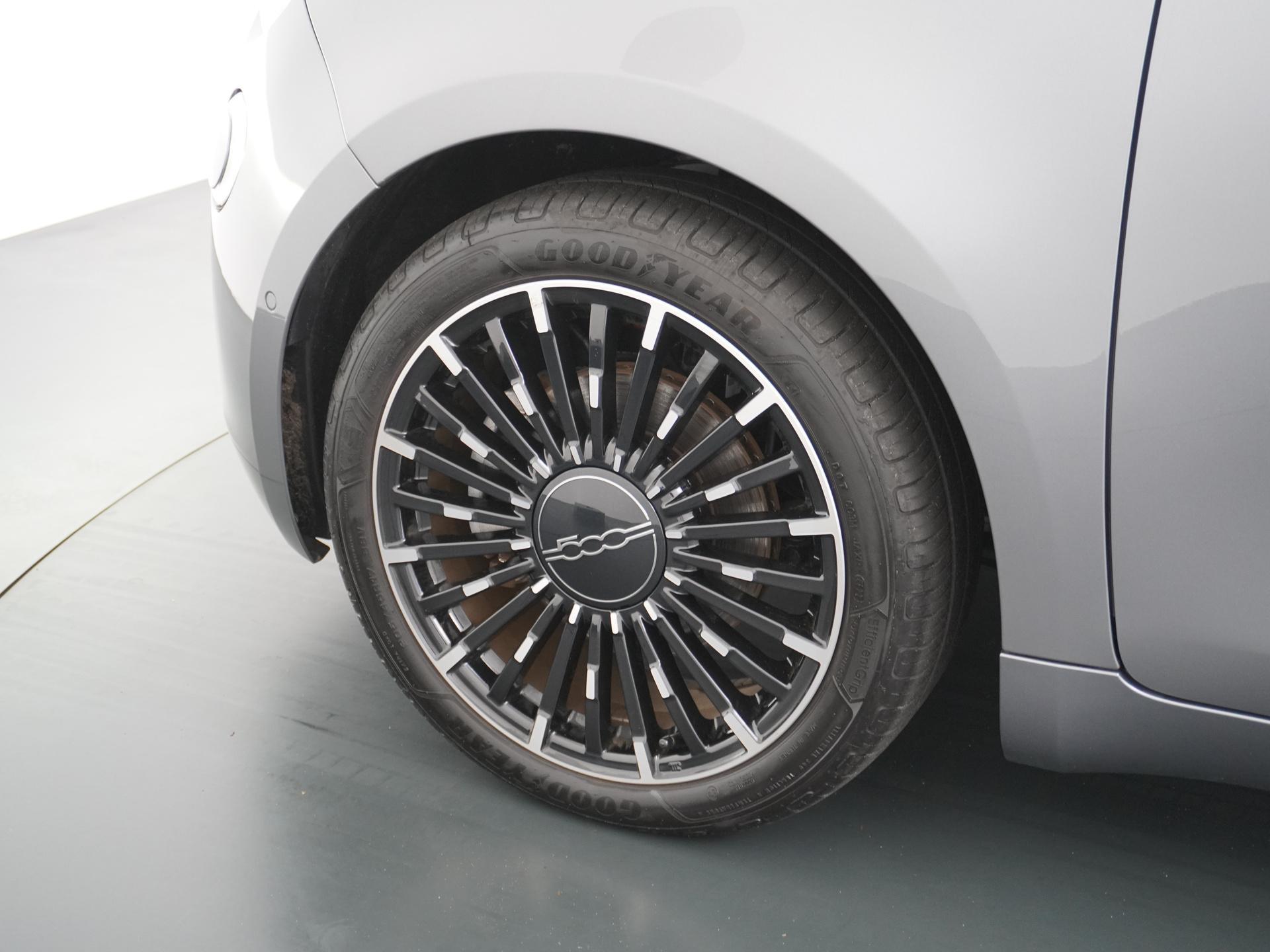 Fiat 500 La Prima 42 kWh 8