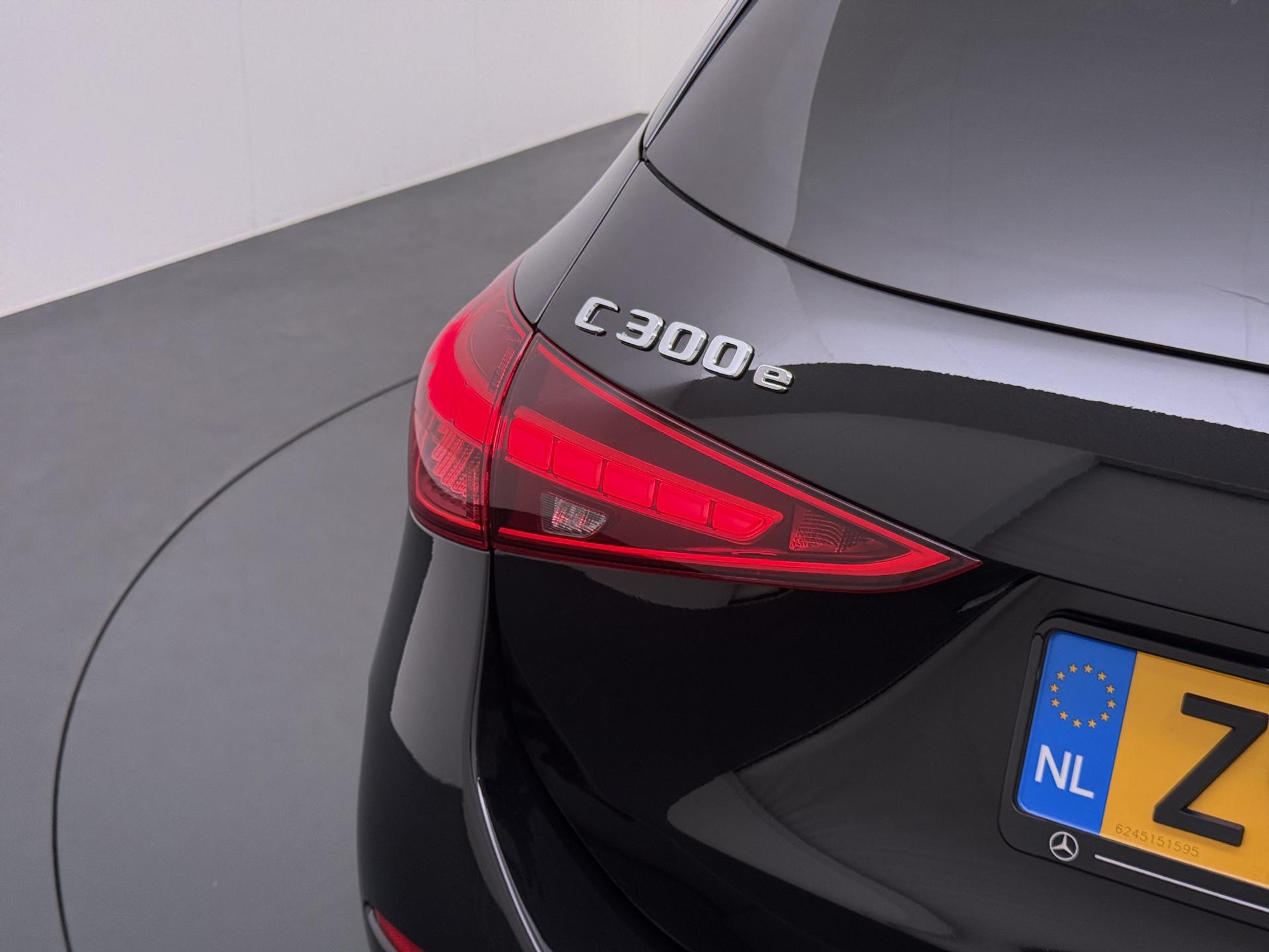 Mercedes-Benz C-klasse Estate 300 e AMG Line 17