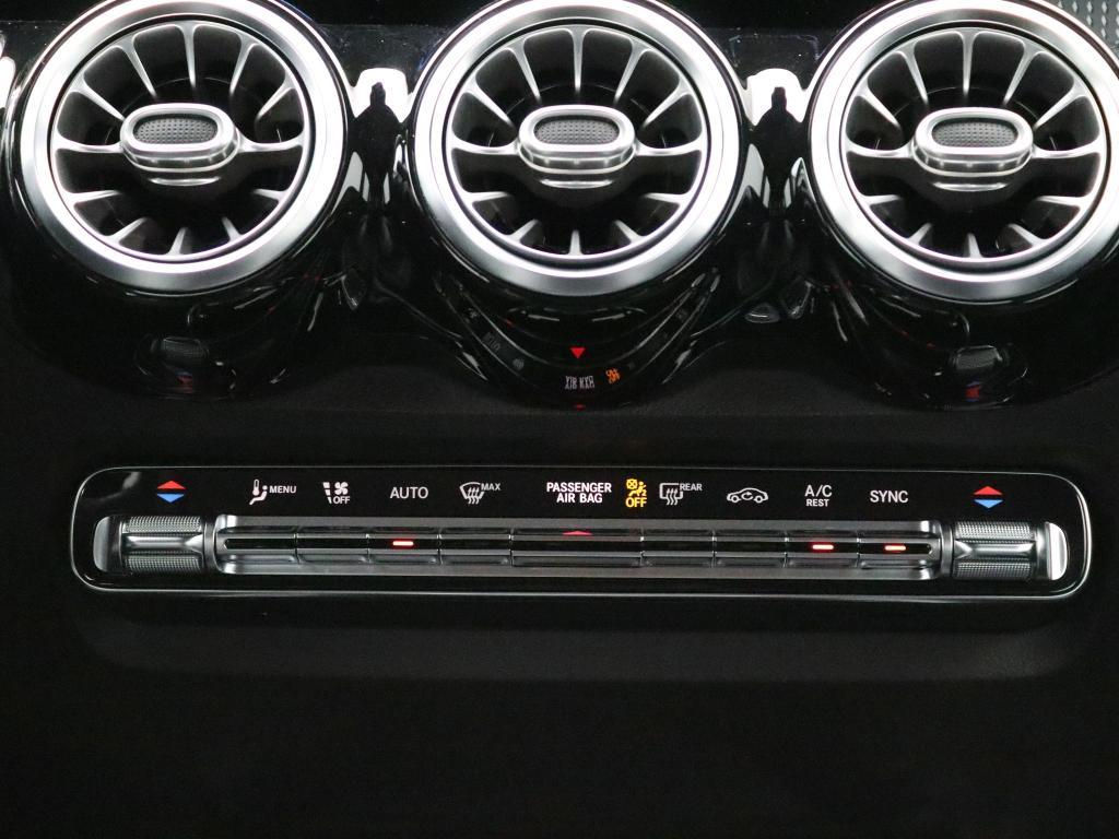 Mercedes-Benz GLB 200 Luxury Business Solution 14