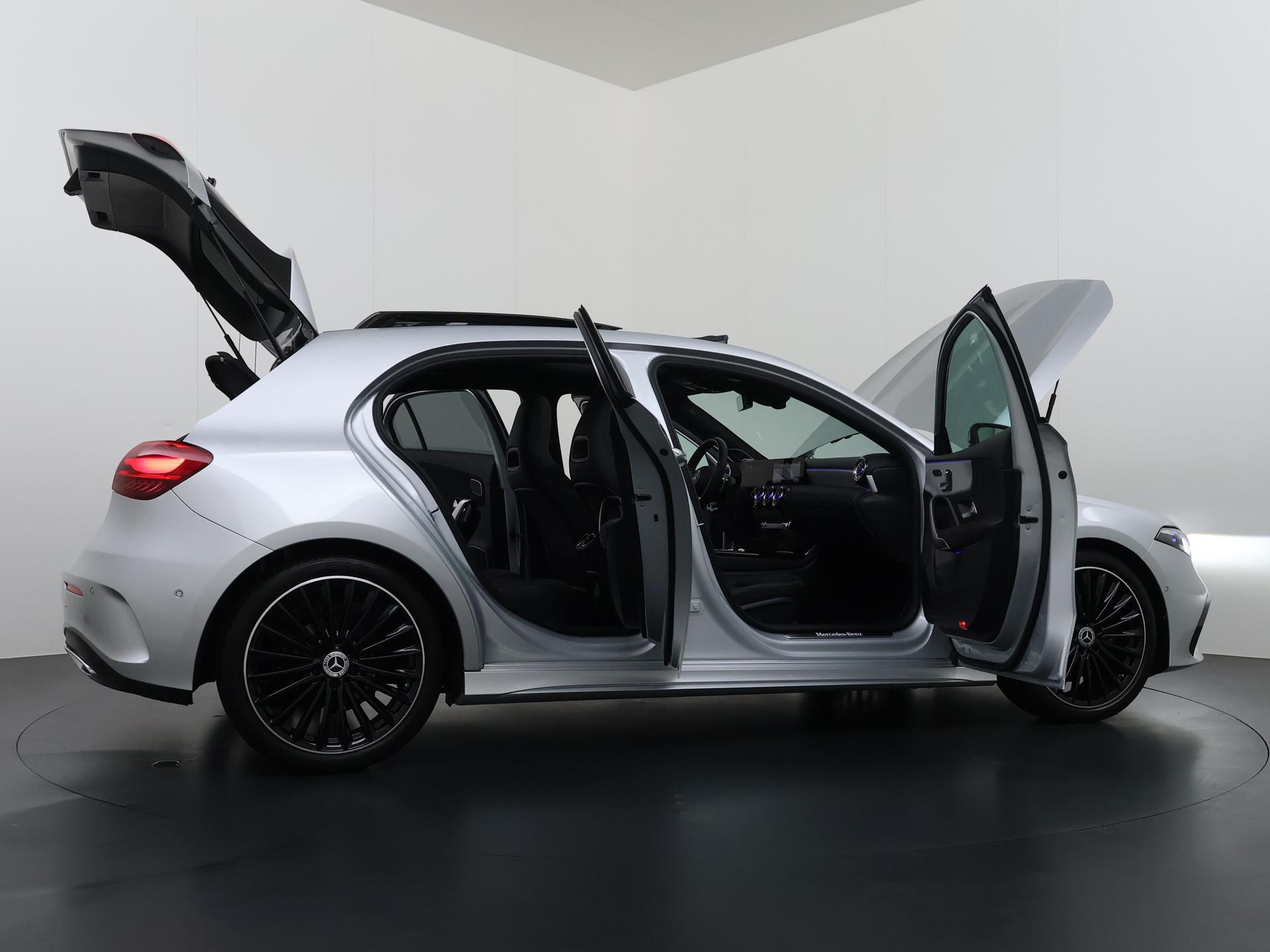 Mercedes-Benz A-klasse 180 AMG Line (Facelift) 13