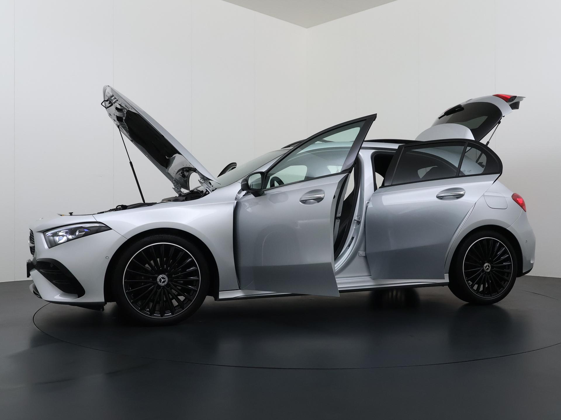 Mercedes-Benz A-klasse 180 AMG Line (Facelift) 14