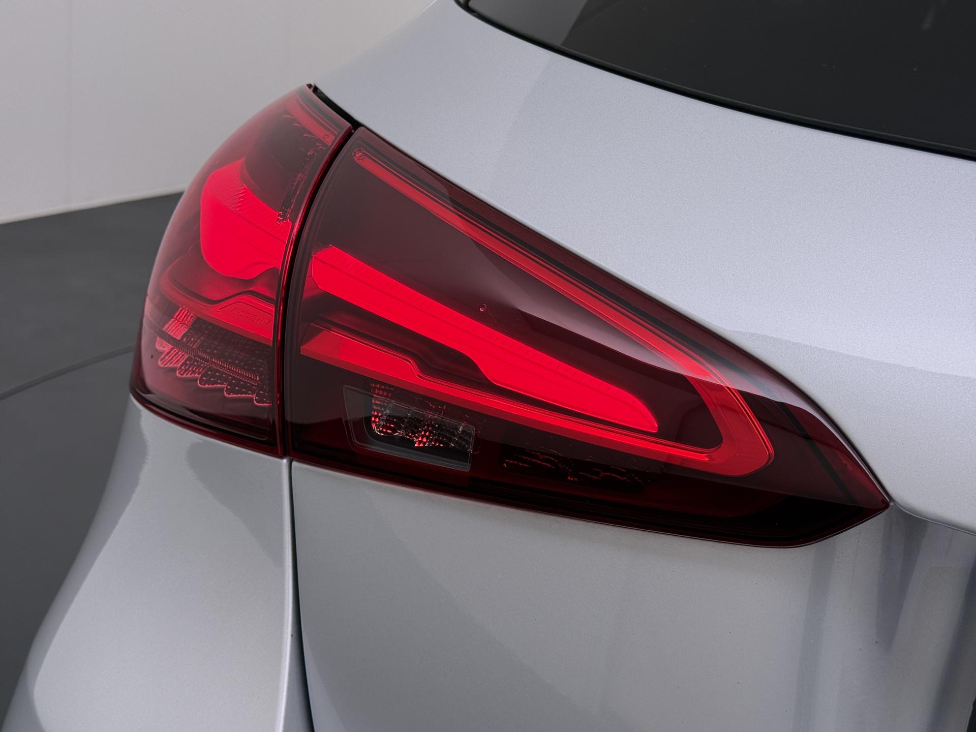 Mercedes-Benz A-klasse 180 AMG Line (Facelift) 15