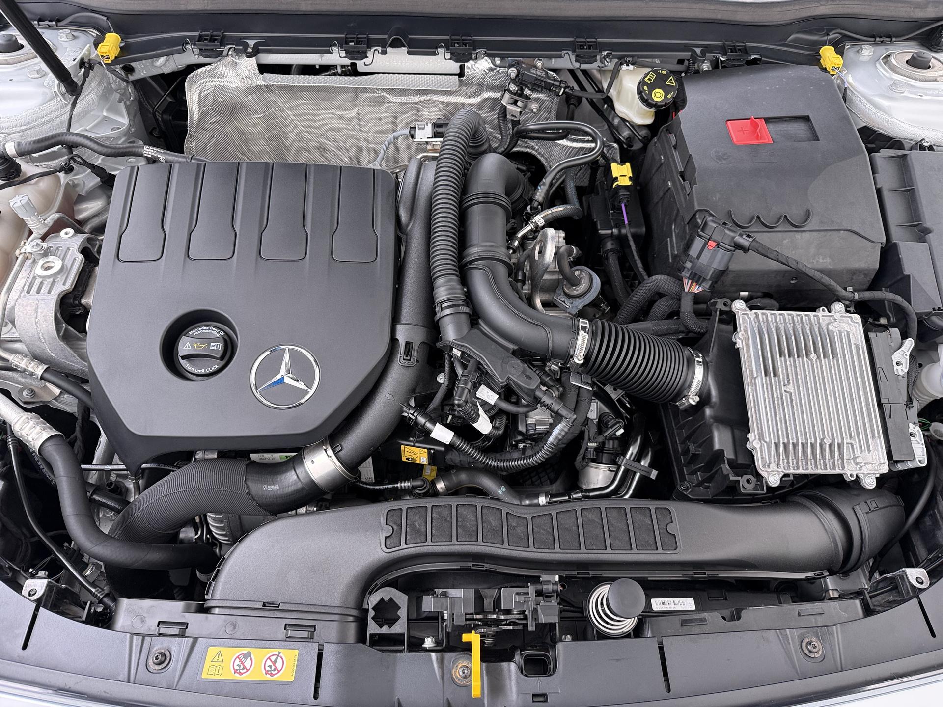 Mercedes-Benz A-klasse 180 AMG Line (Facelift) 19