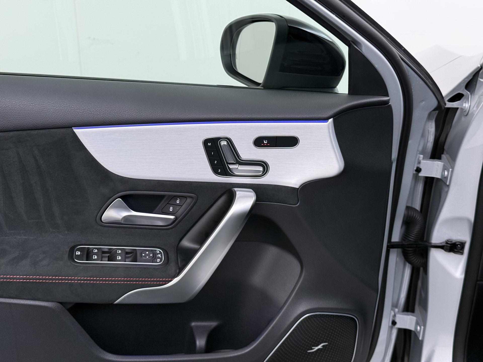 Mercedes-Benz A-klasse 180 AMG Line (Facelift) 20