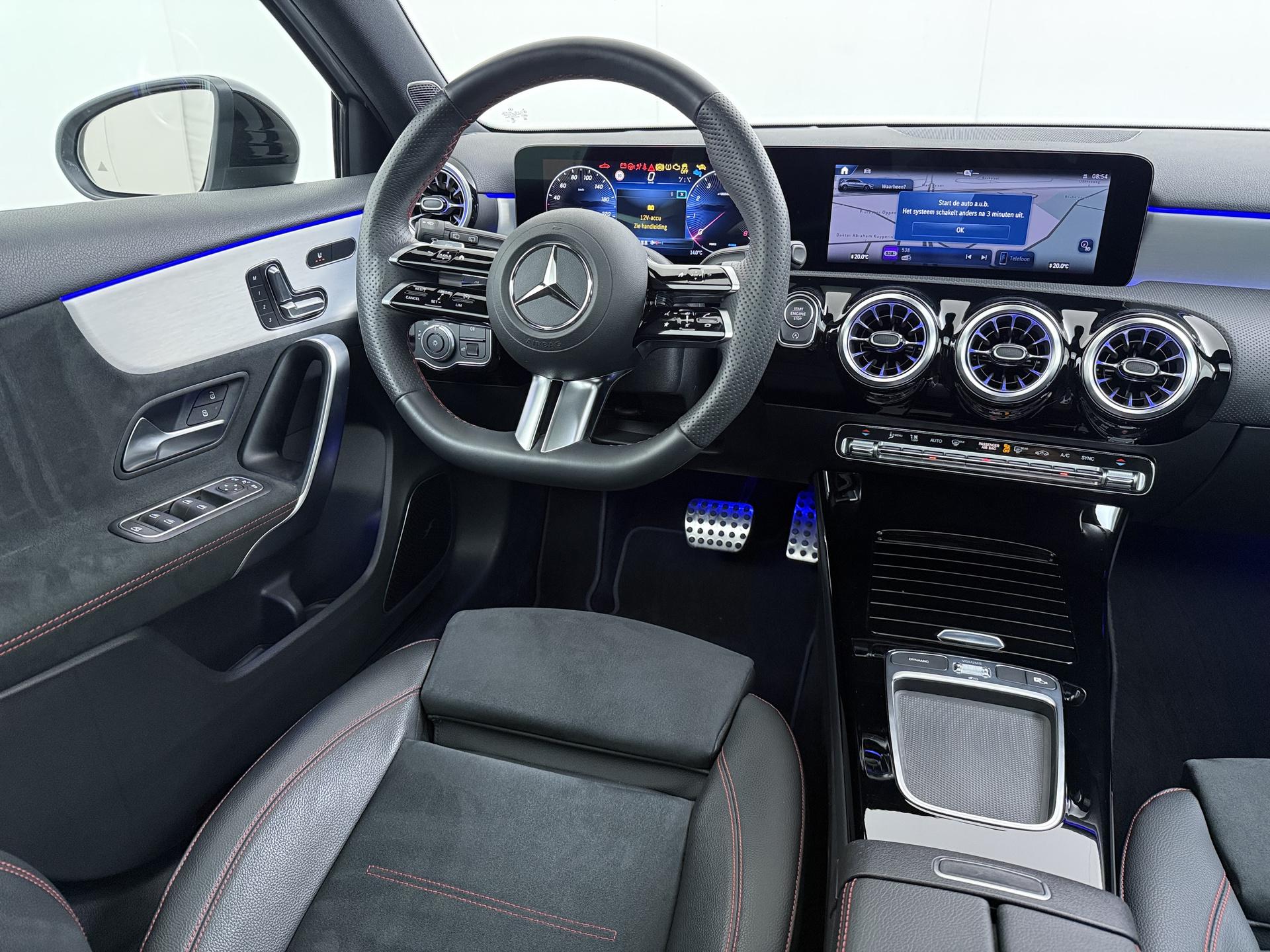 Mercedes-Benz A-klasse 180 AMG Line (Facelift) 27