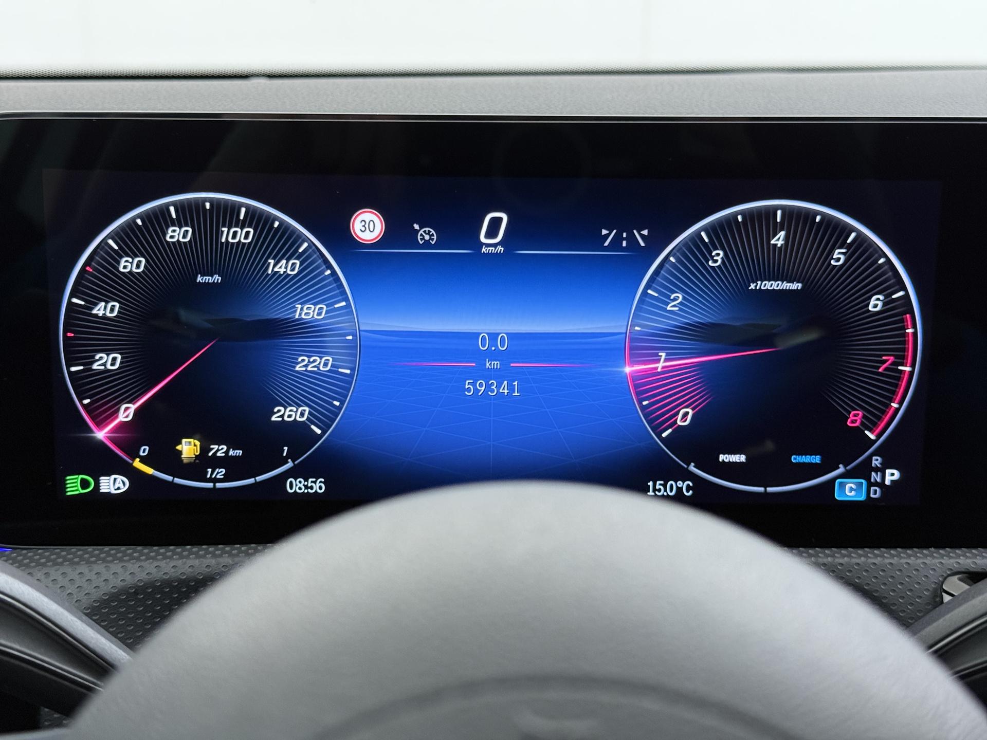 Mercedes-Benz A-klasse 180 AMG Line (Facelift) 33