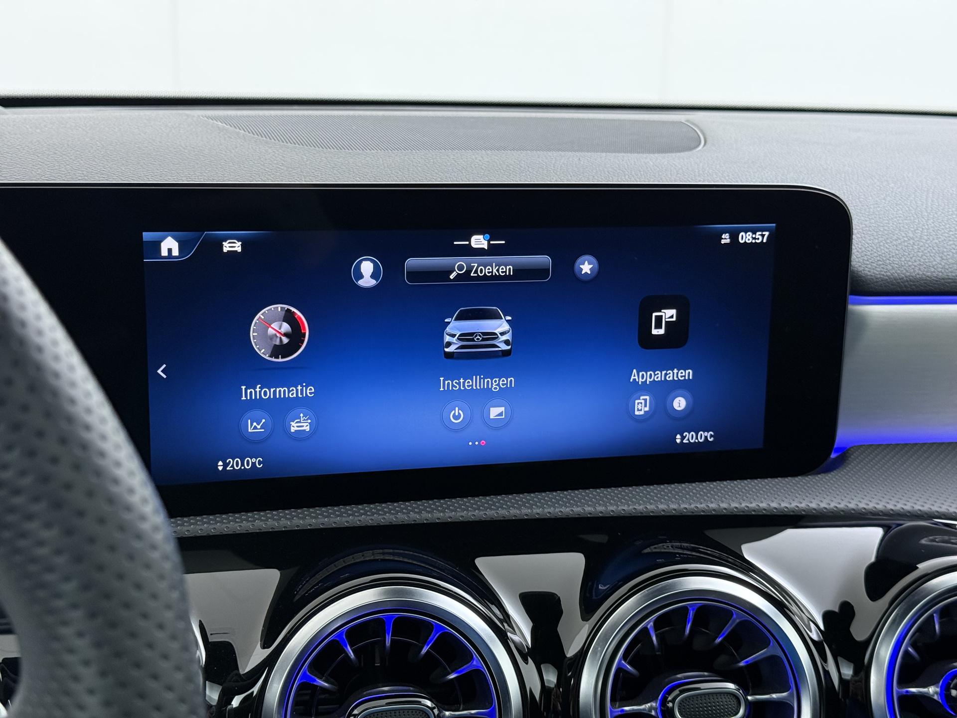 Mercedes-Benz A-klasse 180 AMG Line (Facelift) 36