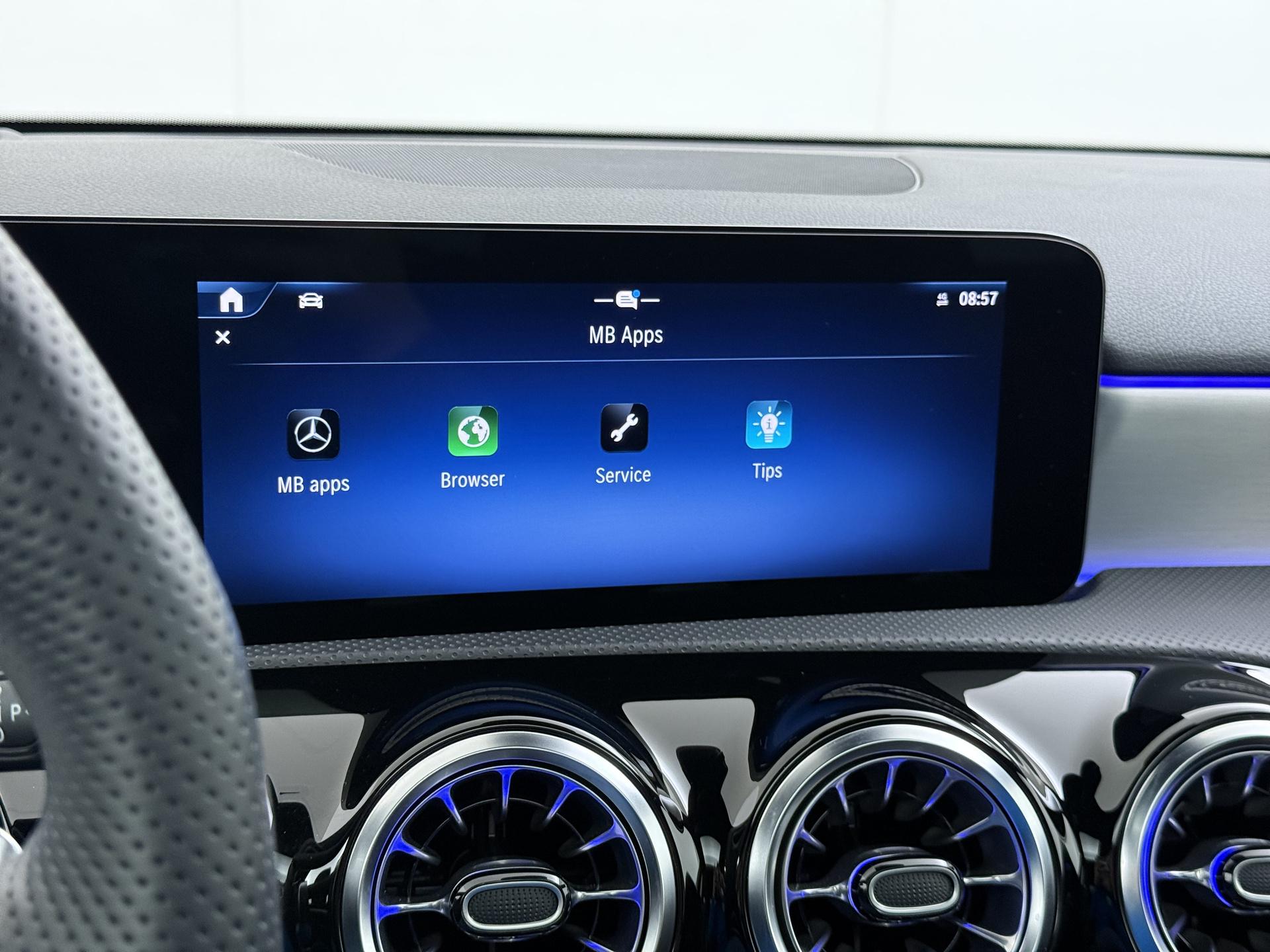 Mercedes-Benz A-klasse 180 AMG Line (Facelift) 41