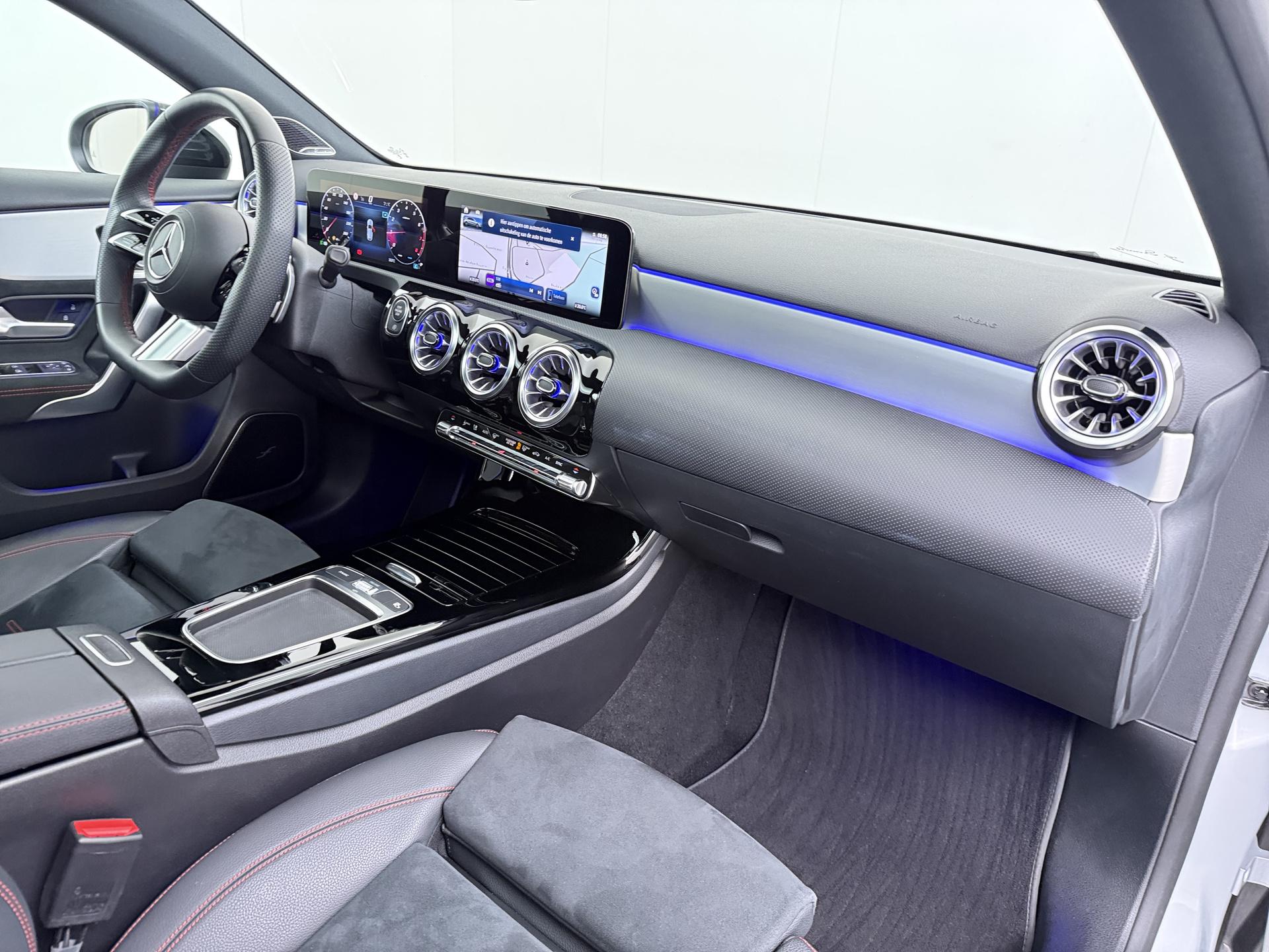 Mercedes-Benz A-klasse 180 AMG Line (Facelift) 45