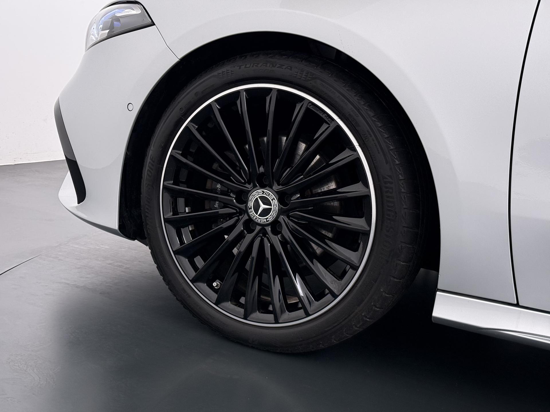 Mercedes-Benz A-klasse 180 AMG Line (Facelift) 5