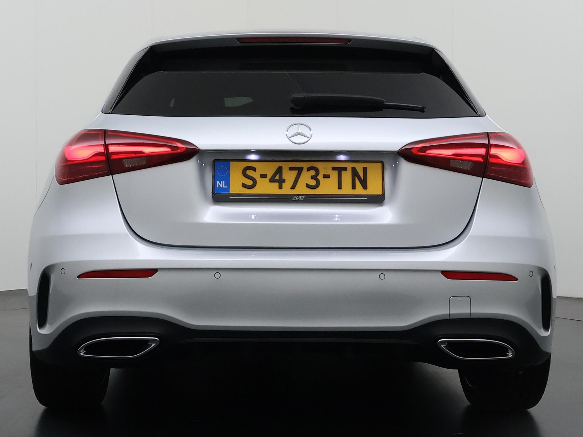 Mercedes-Benz A-klasse 180 AMG Line (Facelift) 6