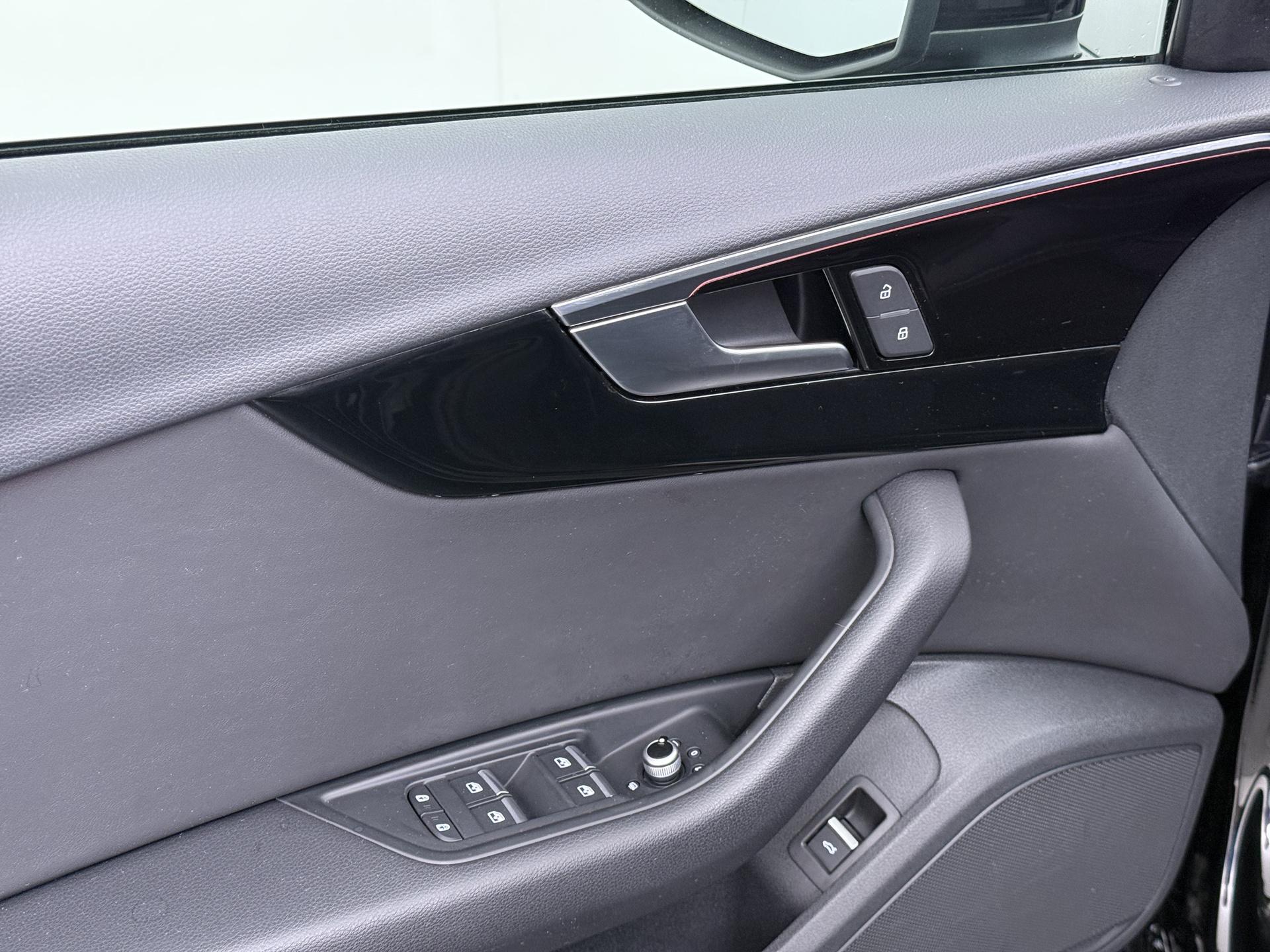 Audi A4 Avant 35 TFSI S edition Competition 18