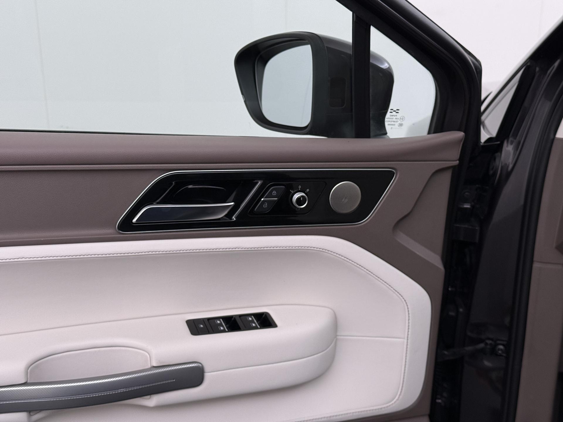 Aiways U5 63kWh Showroom 11