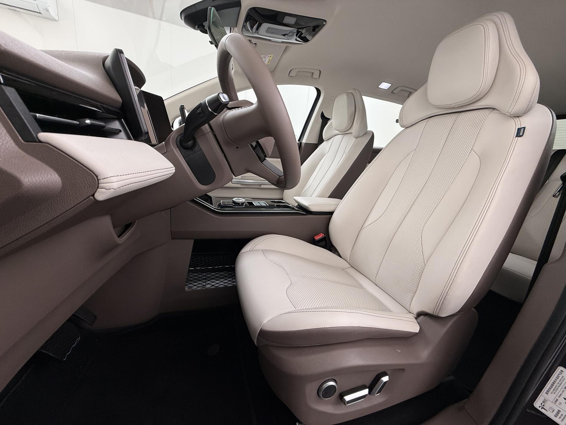 Aiways U5 63kWh Showroom 13