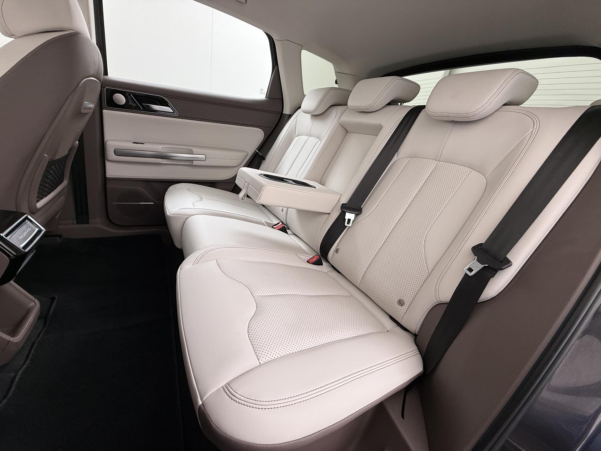 Aiways U5 63kWh Showroom 16