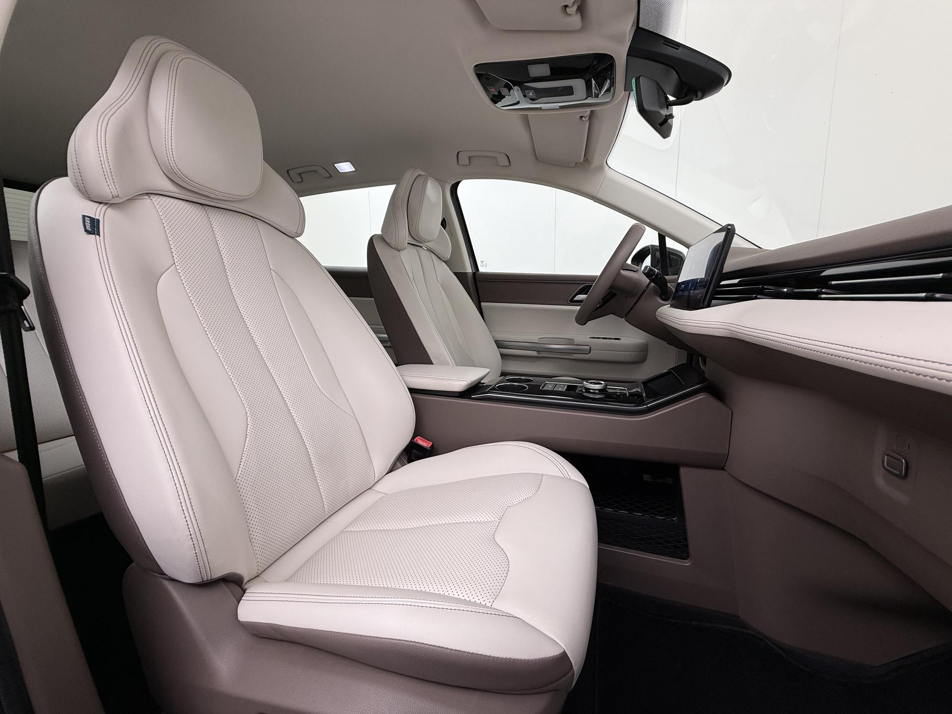 Aiways U5 63kWh Showroom 32