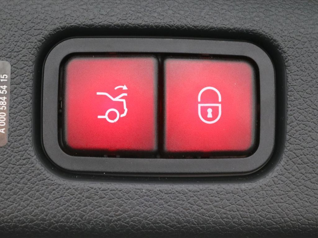 Mercedes-Benz E-klasse 300 e AMG Line 16