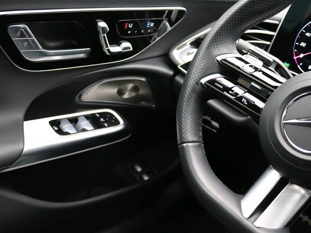 Mercedes-Benz E-klasse 300 e AMG Line 4