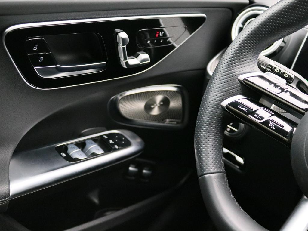 Mercedes-Benz C-klasse Estate 300 e AMG Business Solution 4