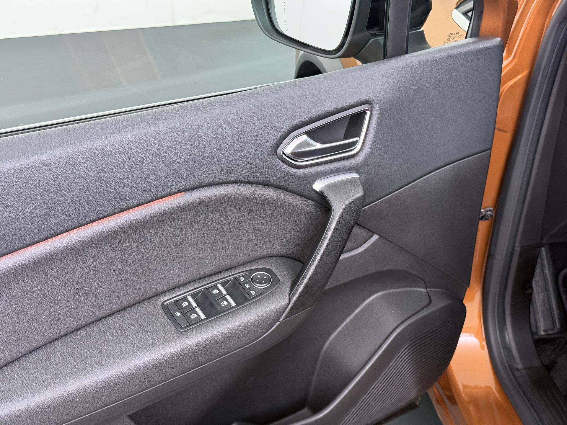 Renault Captur 1.3 TCe 155 Intens 10